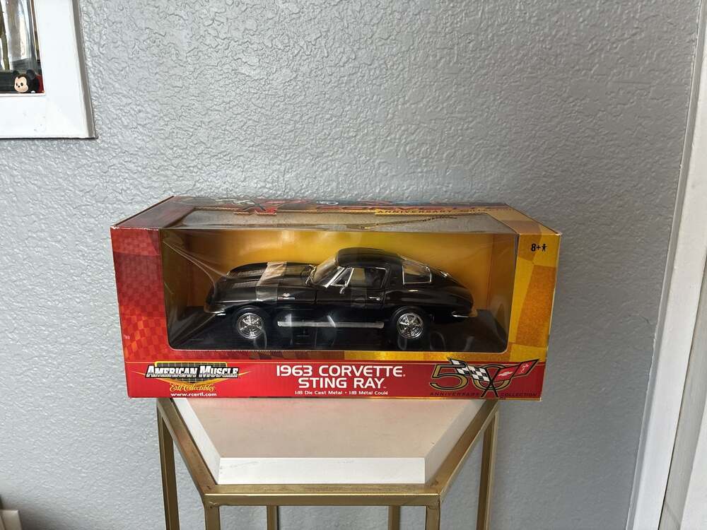 American Muscle Ertl 1963 Chevrolet Corvette Sting Ray 50th Anniversary Edition